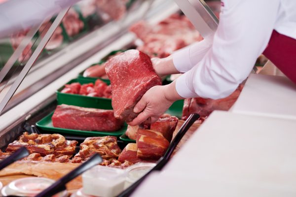 Une belle pièce de viande chez le boucher